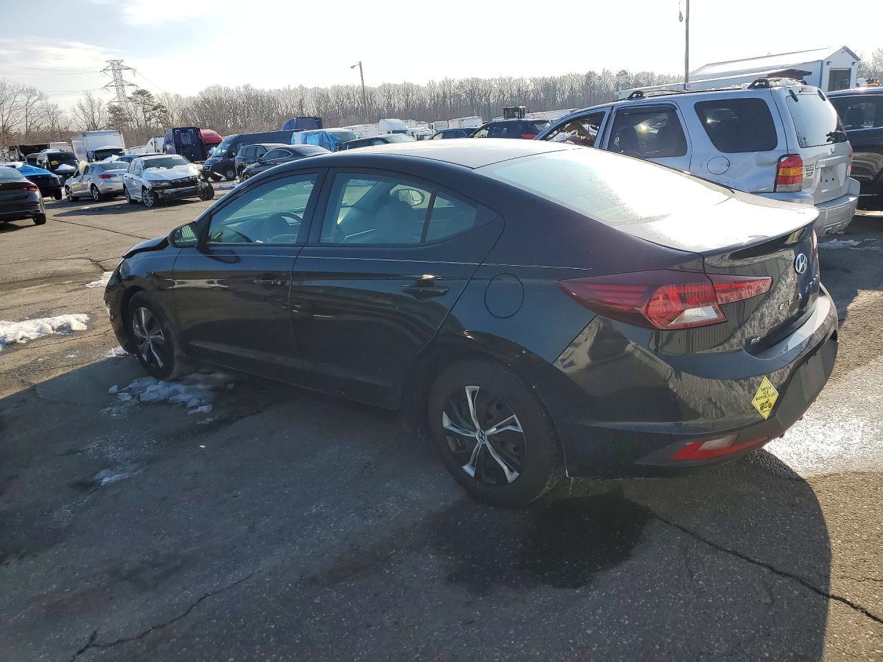 2020 Hyundai Elantra Se - Image 2
