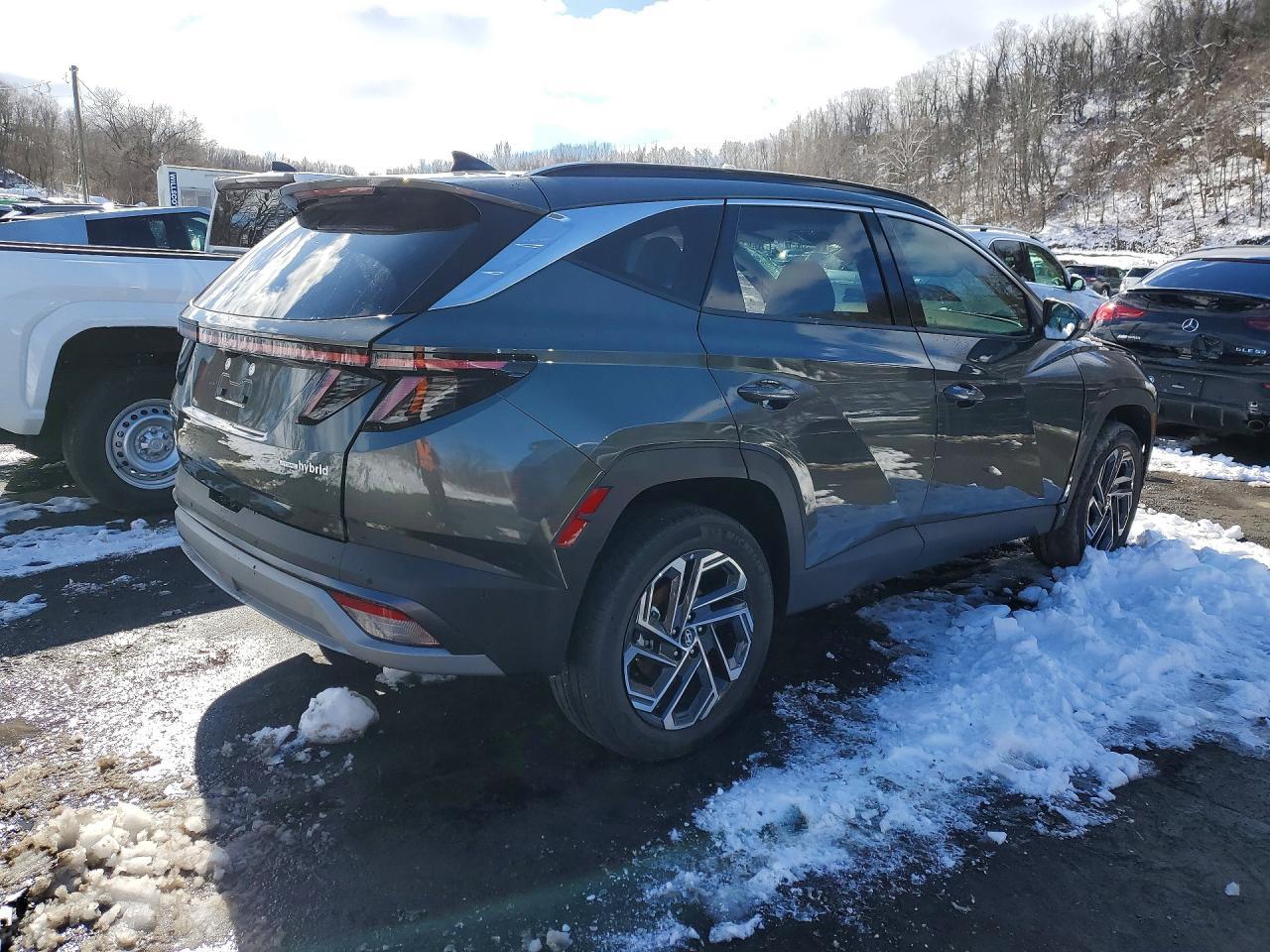 2025 Hyundai Tucson Hybrid Limited - Image 3