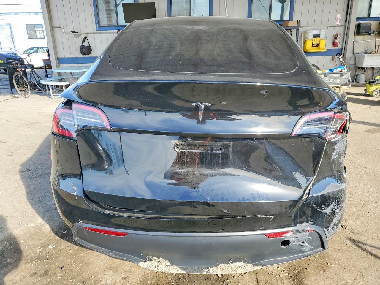 2025 Tesla Model Y - Фото 6