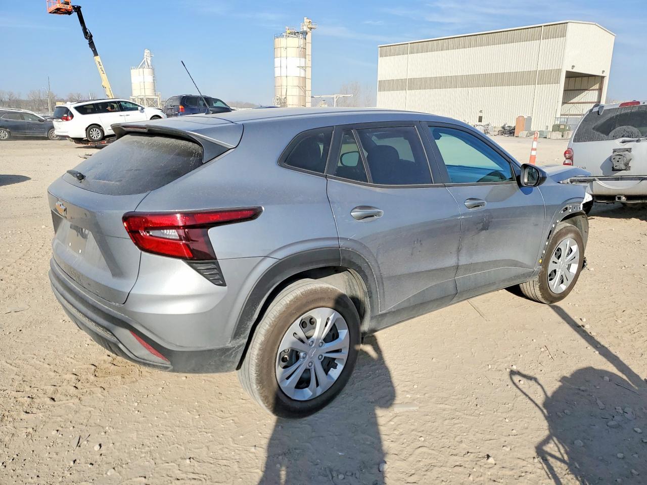 2025 Chevrolet Trax Ls - Фото 3