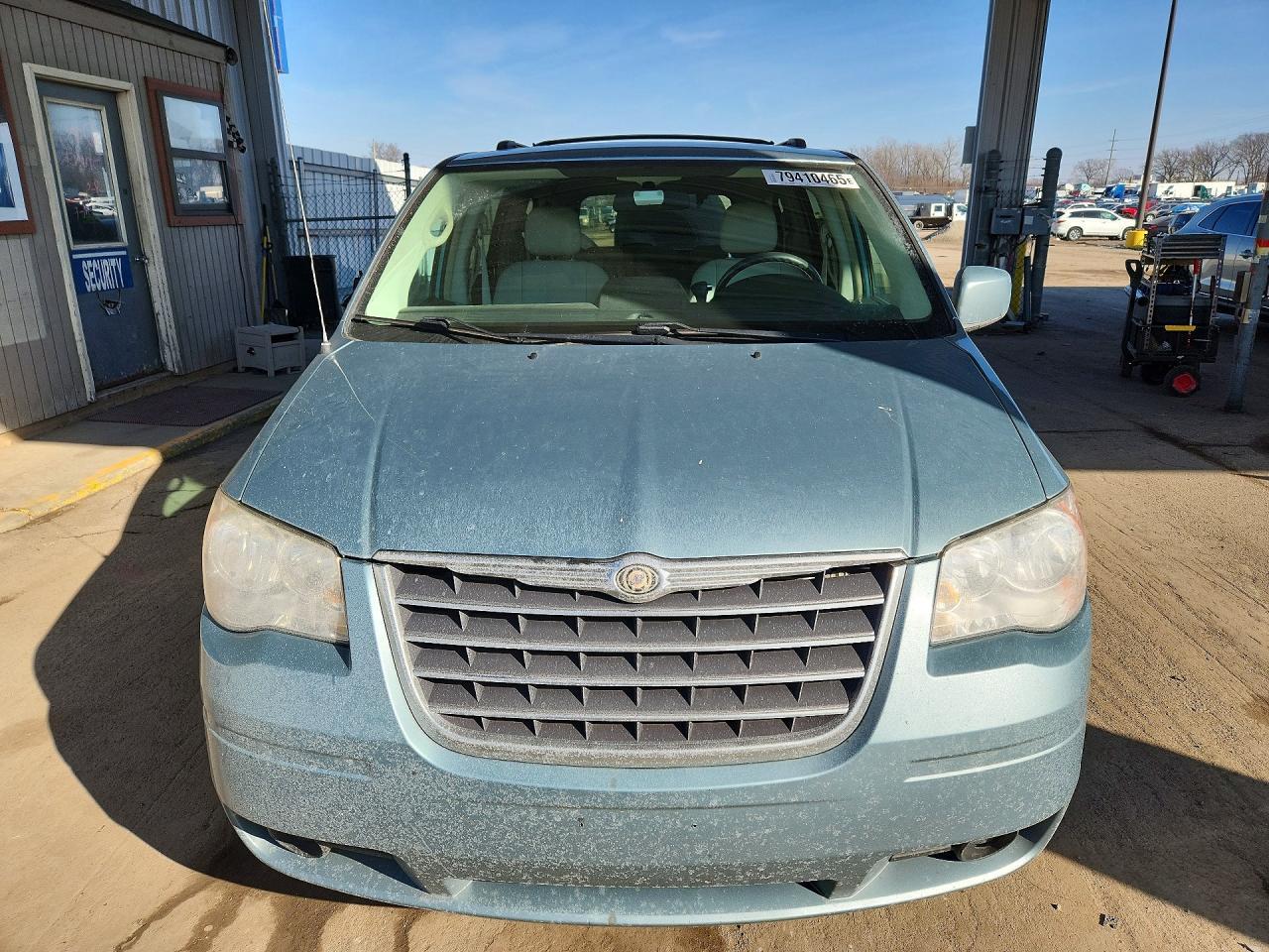 2010 Chrysler Town & Country Touring Plus - Фото 5