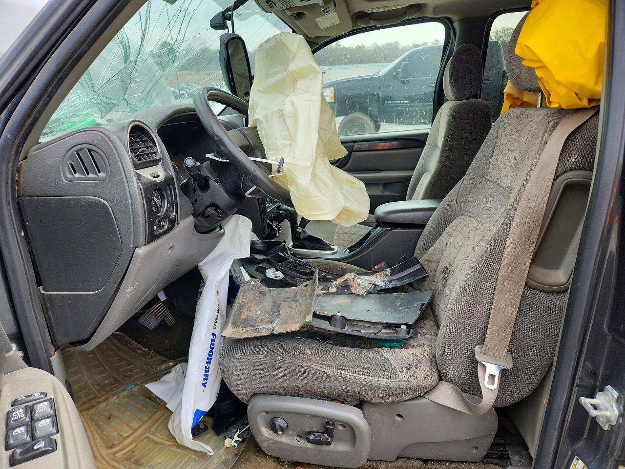 2004 GMC Envoy - Фото 7