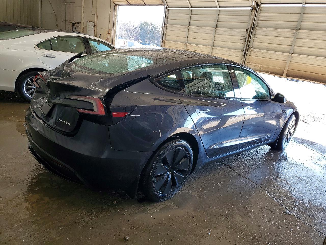 2025 Tesla Model 3 - Image 3