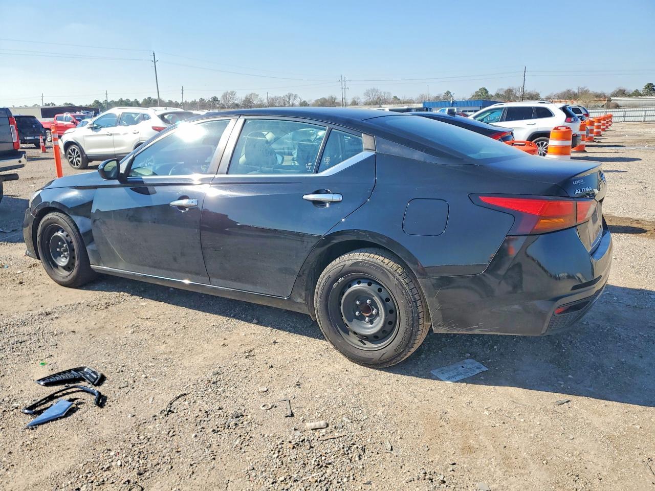 2021 Nissan Altima S - Фото 2