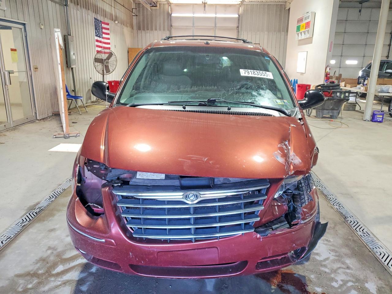 2007 Chrysler Town & Country Limited - Image 5