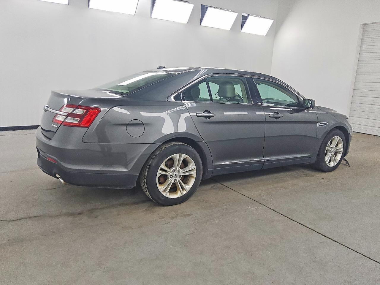 2017 Ford Taurus Se - Image 3