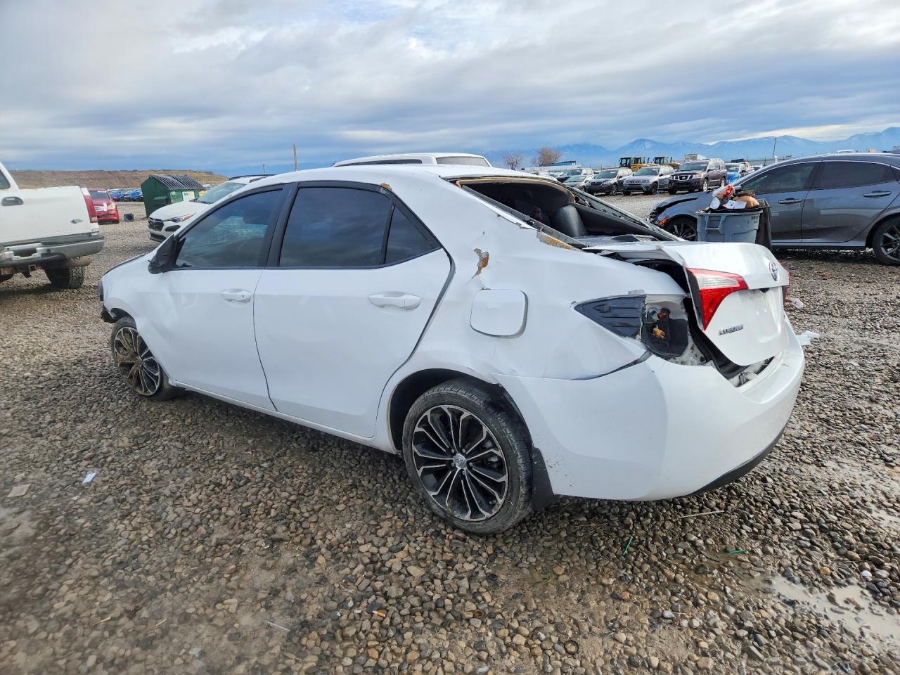 2015 Toyota Corolla S Plus - Фото 2
