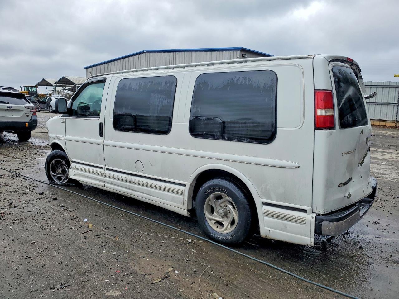 2003 Chevrolet Express G1500 - Фото 2