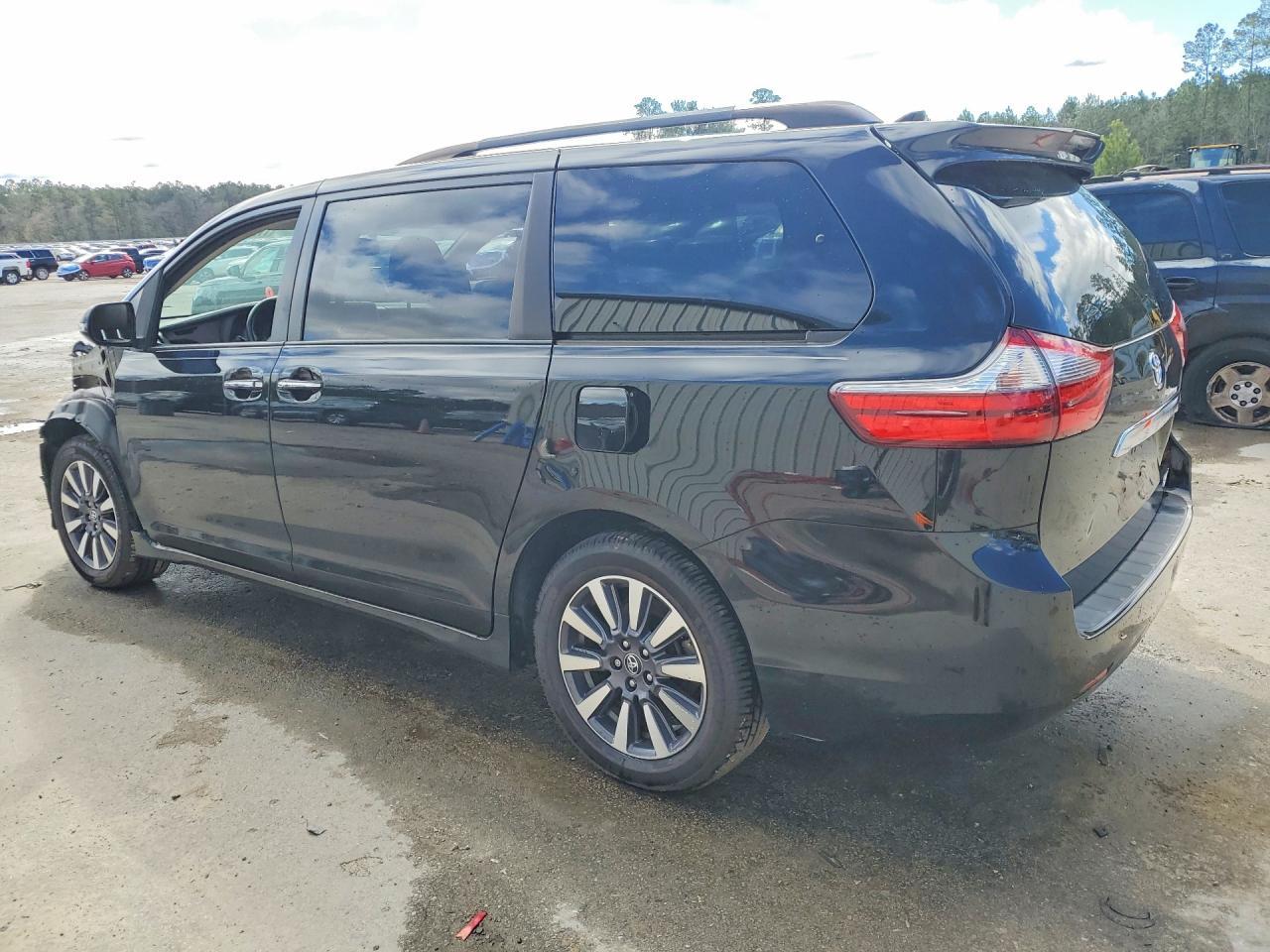 2020 Toyota Sienna Limited Premium 7-Passenger - Image 2