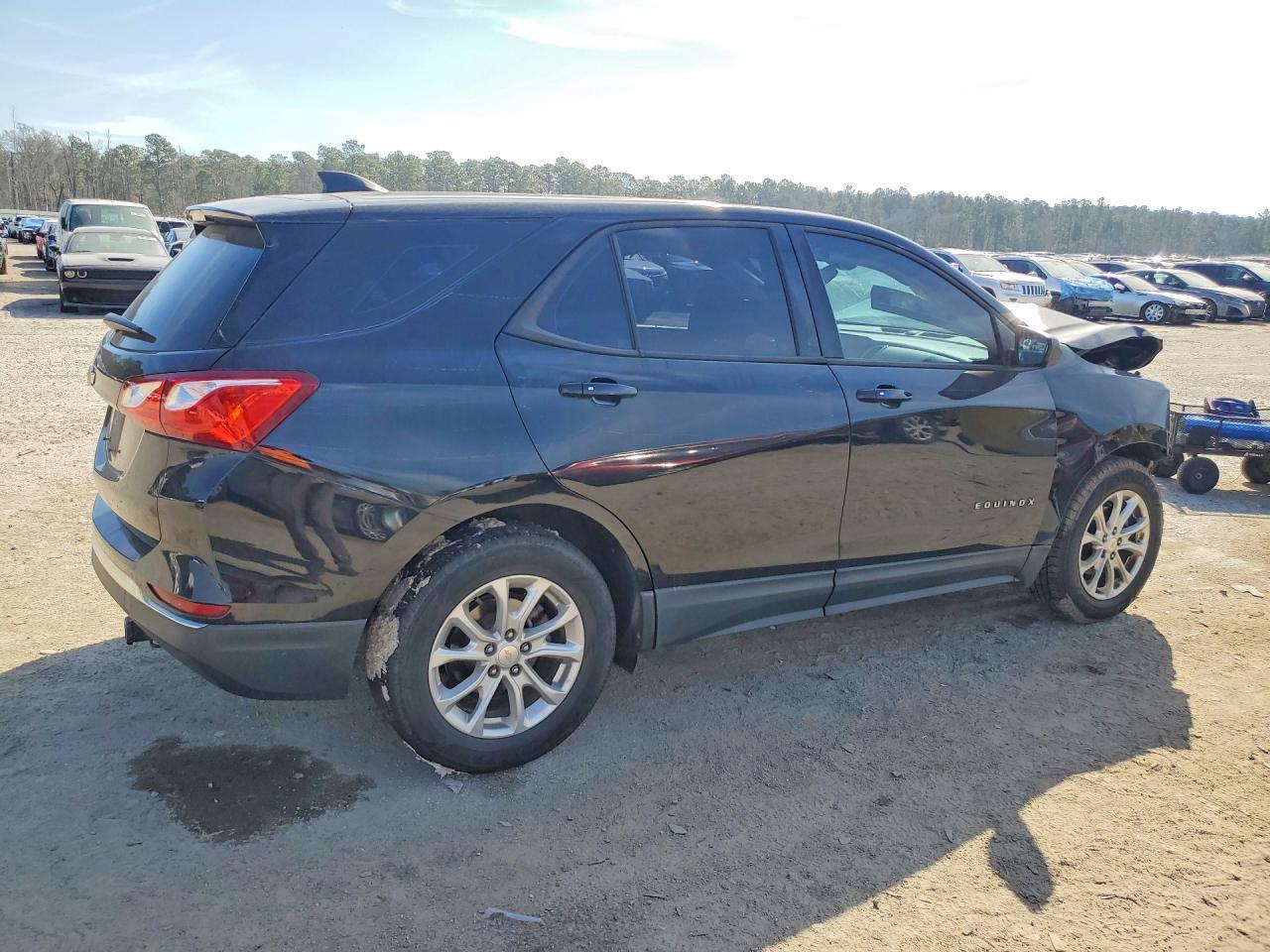 2018 Chevrolet Equinox Ls - Image 3