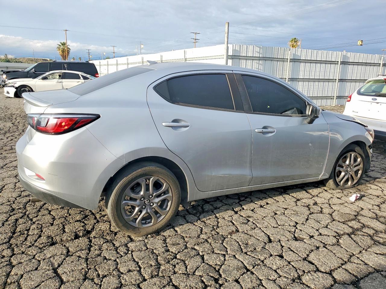 2019 Toyota Yaris L - Image 3