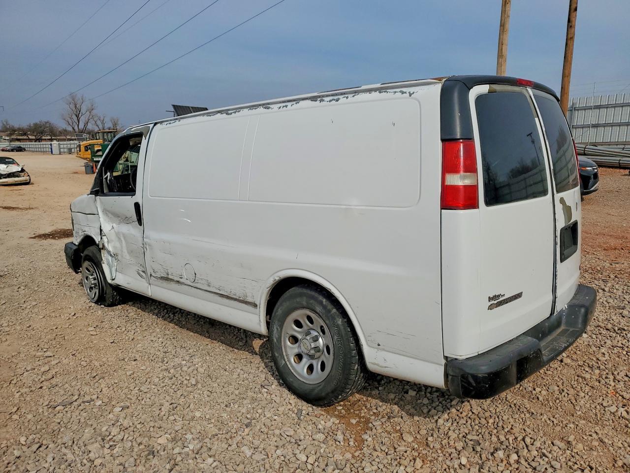 2010 Chevrolet Express G1500 - Фото 2