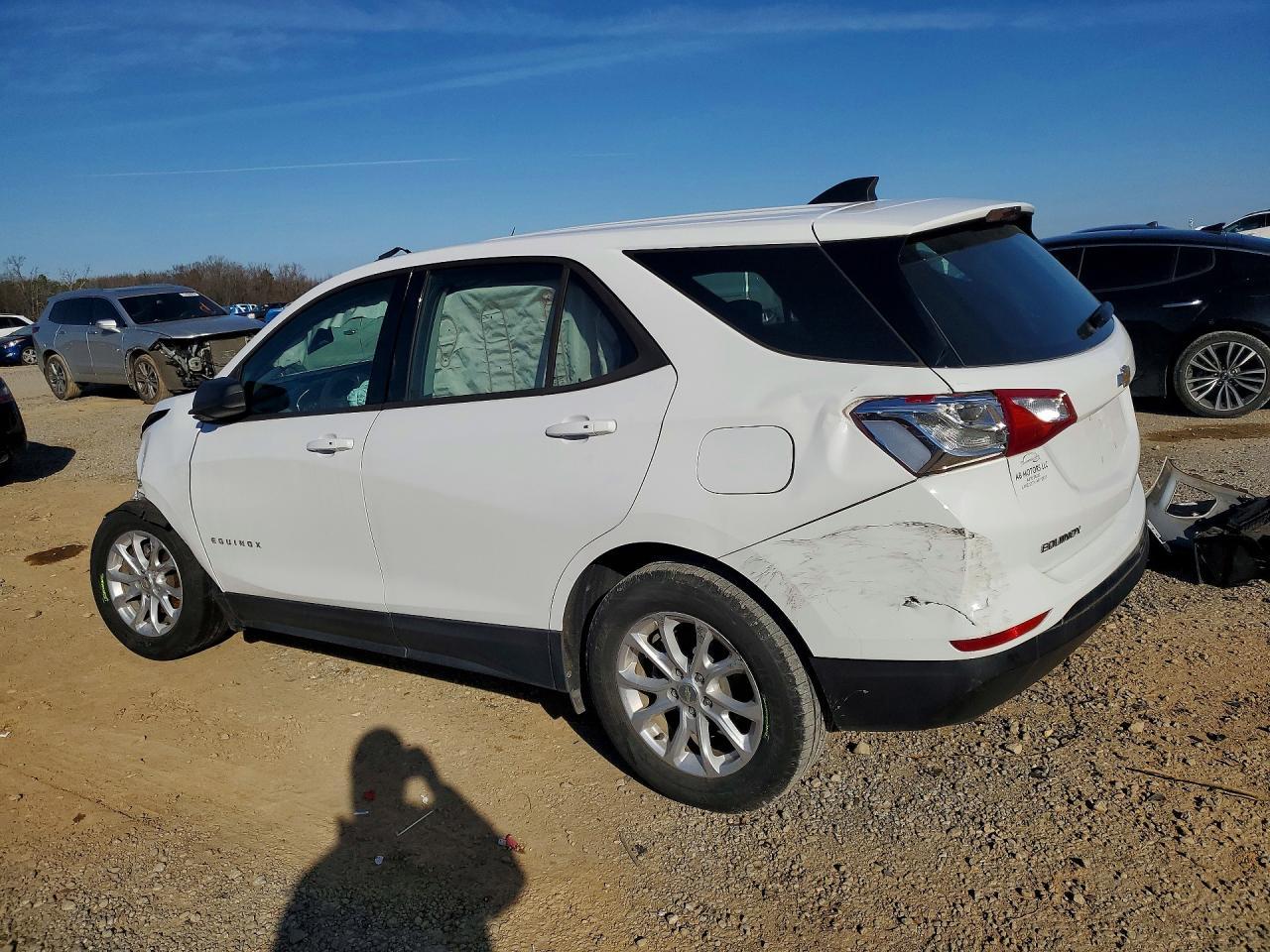 2018 Chevrolet Equinox Ls - Image 2