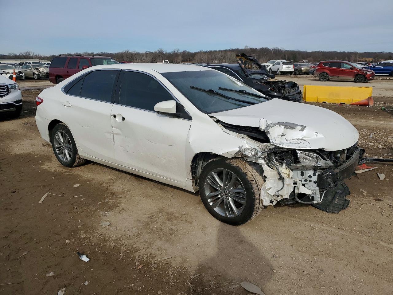 2015 Toyota Camry Le - Image 4