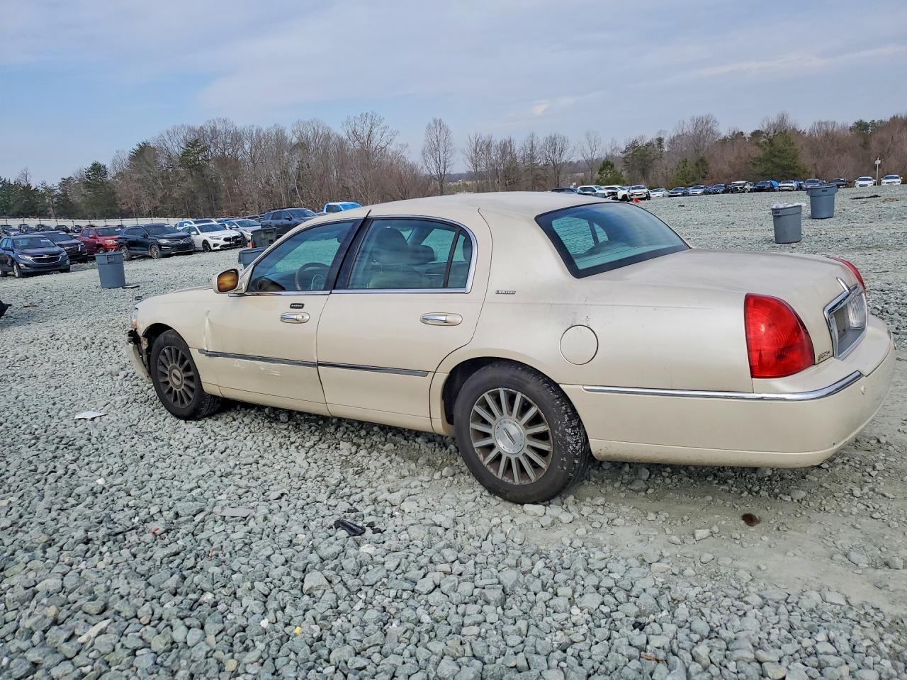 2003 Lincoln Town Car Signature - Фото 2