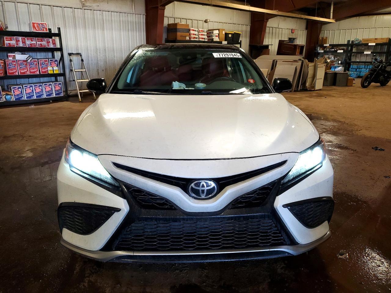 2021 Toyota Camry Xse - Фото 5