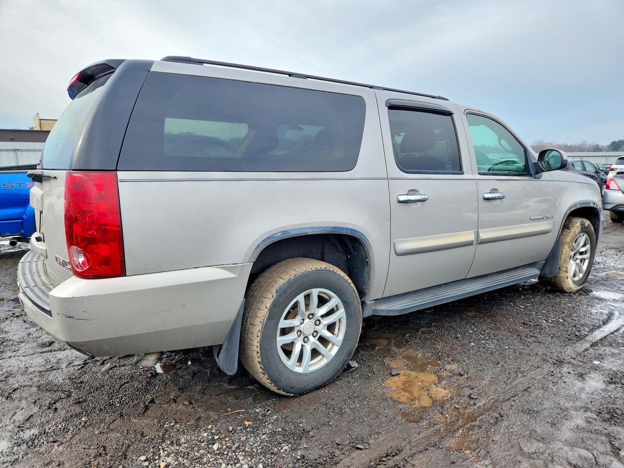 2007 GMC Yukon - Image 3