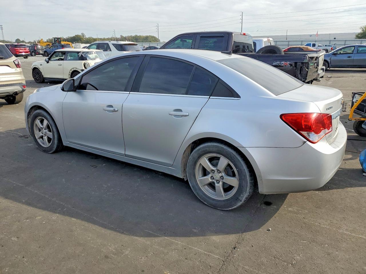 2012 Chevrolet Cruze Lt - Image 2