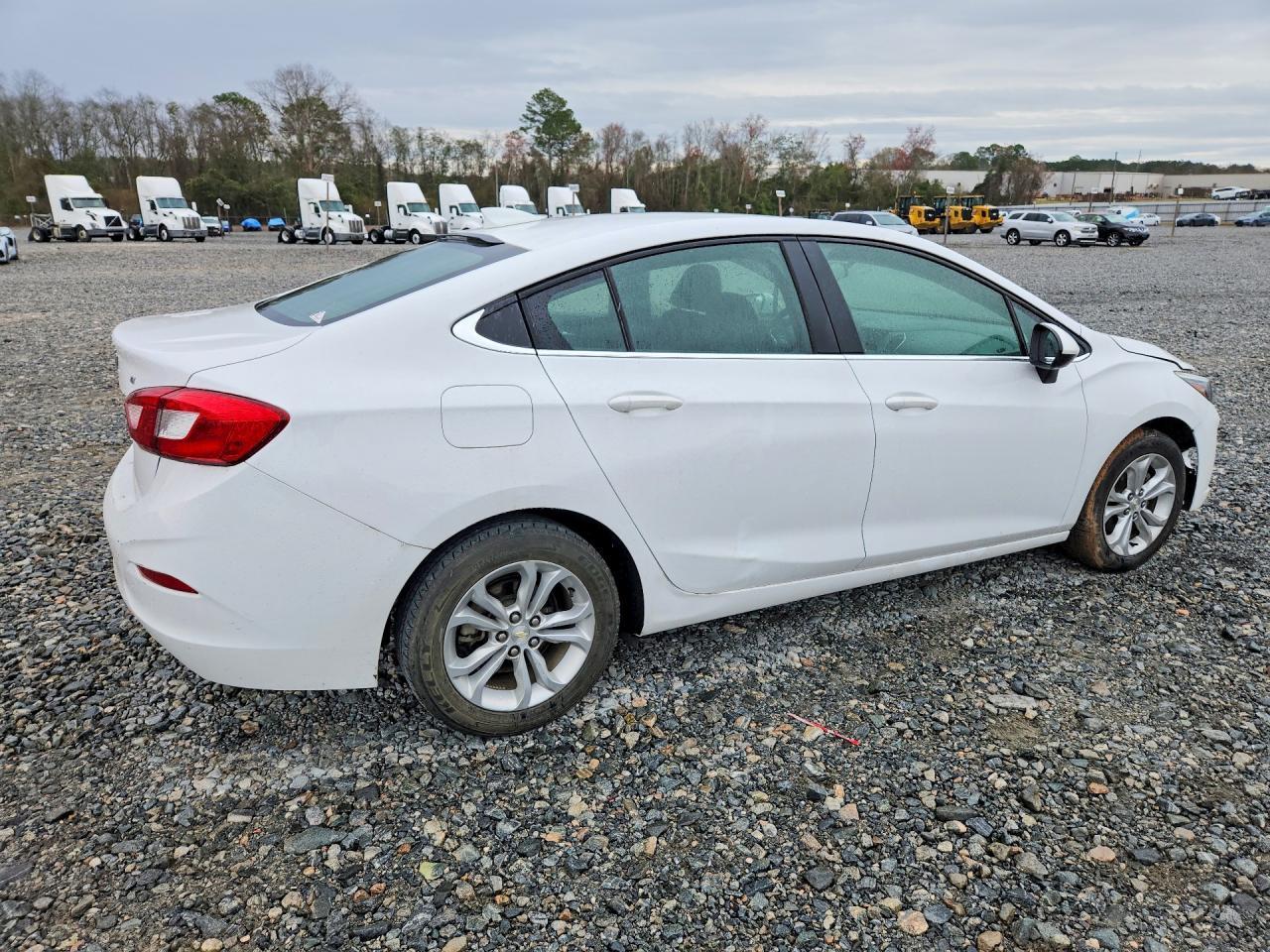 2019 Chevrolet Cruze Lt - Image 3