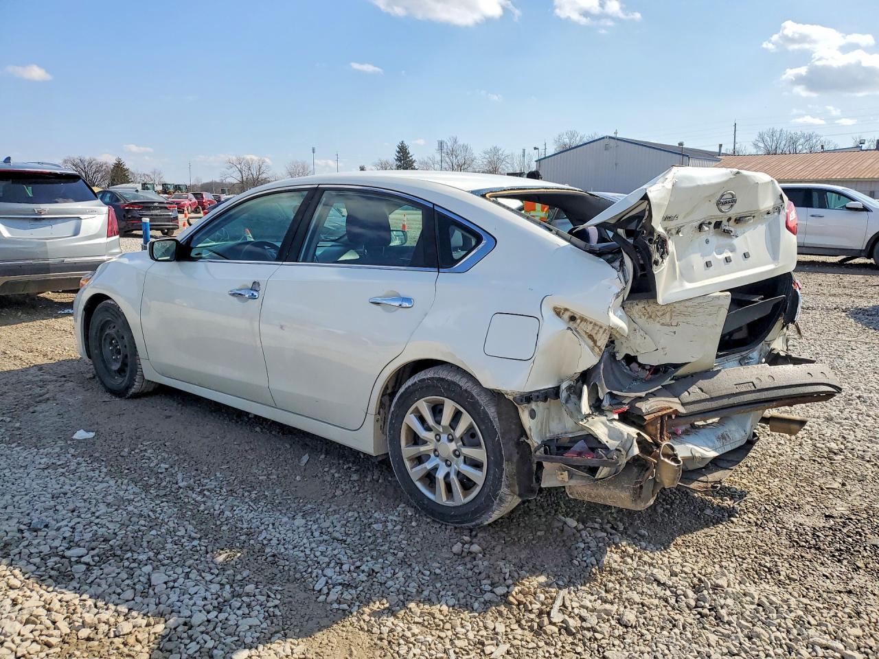 2016 Nissan Altima - Фото 2