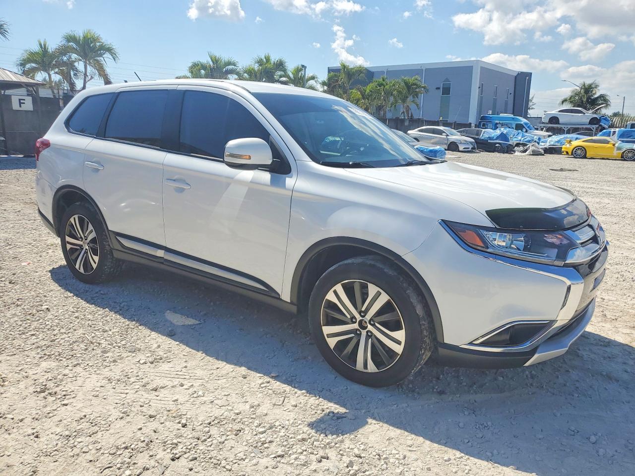 2016 Mitsubishi Outlander Se - Фото 4