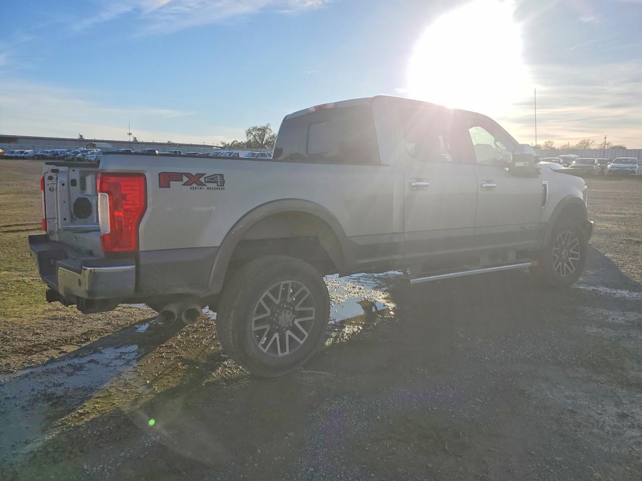 2018 Ford F350 Super Duty - Фото 3