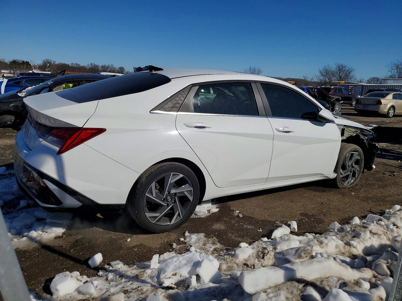 2025 Hyundai Elantra Sel - Image 3