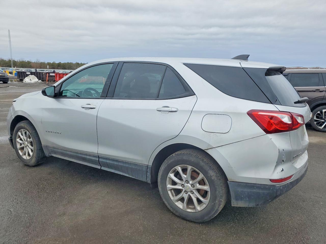 2018 Chevrolet Equinox Ls - Фото 2