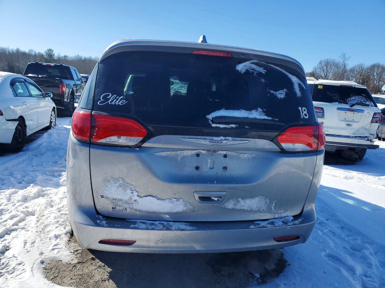 2017 Chrysler Pacifica Touring - Фото 6