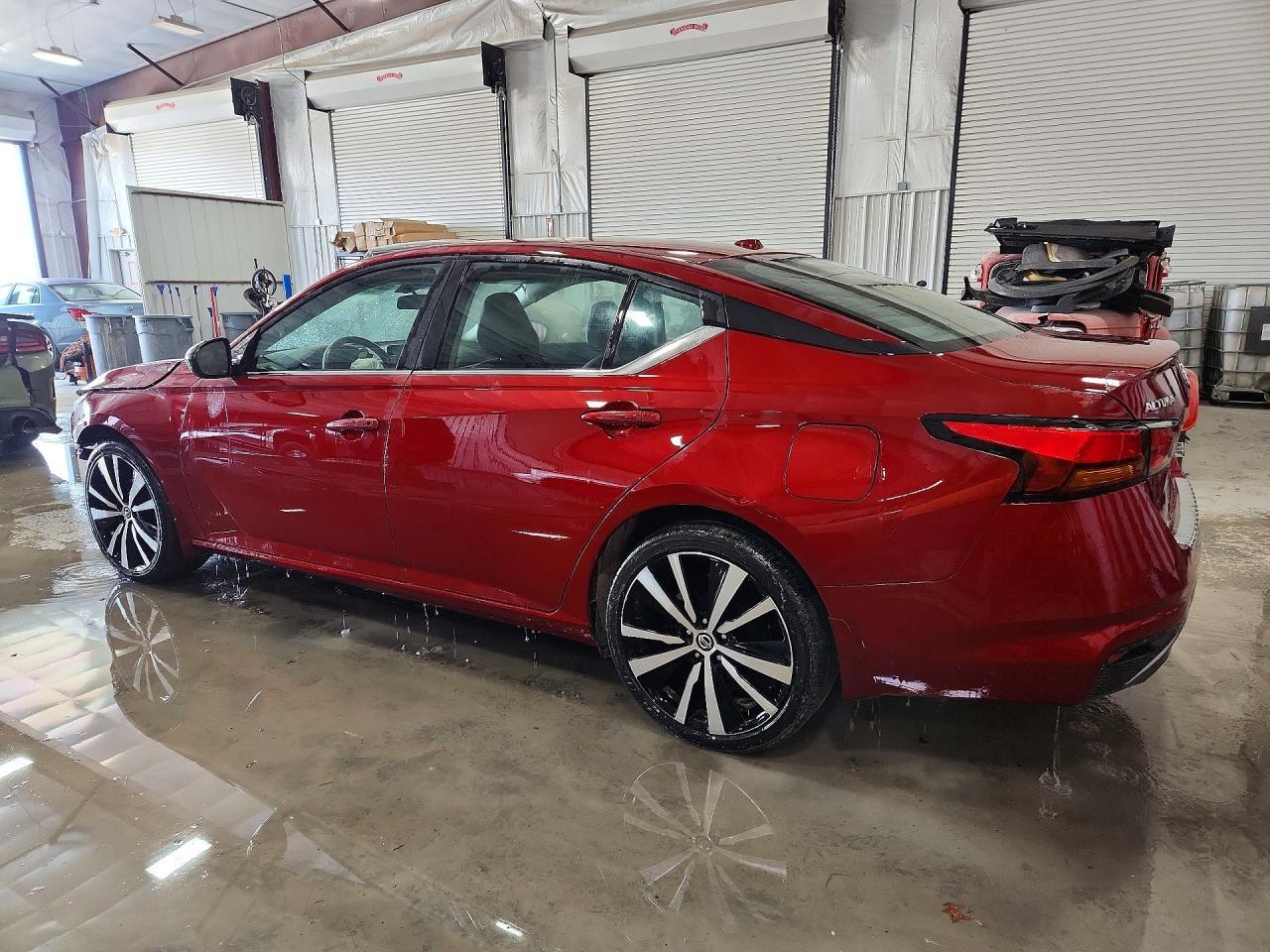 2022 Nissan Altima 2.5 Sr - Image 2