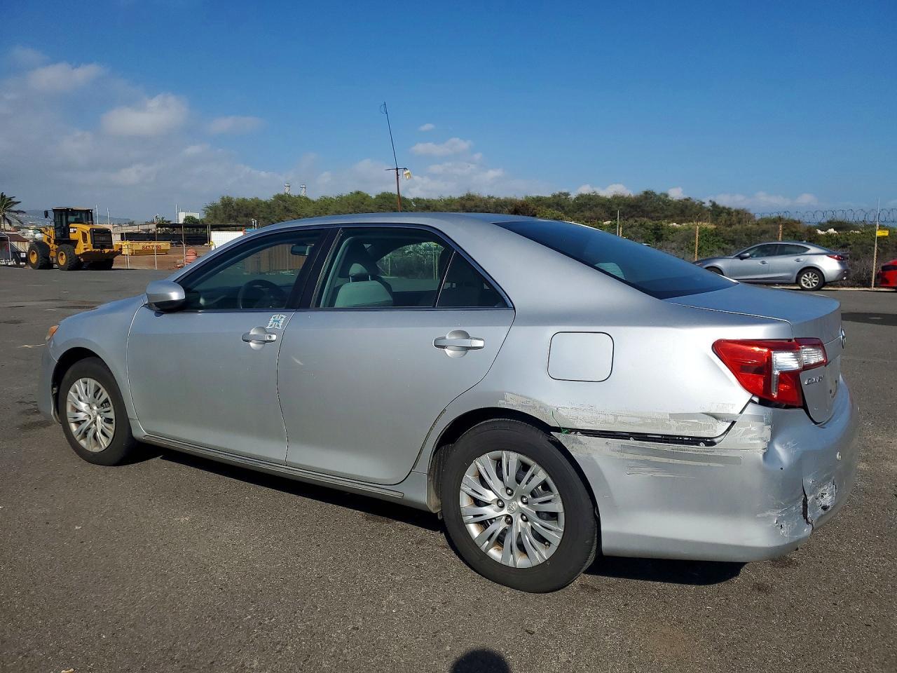 2012 Toyota Camry - Фото 2