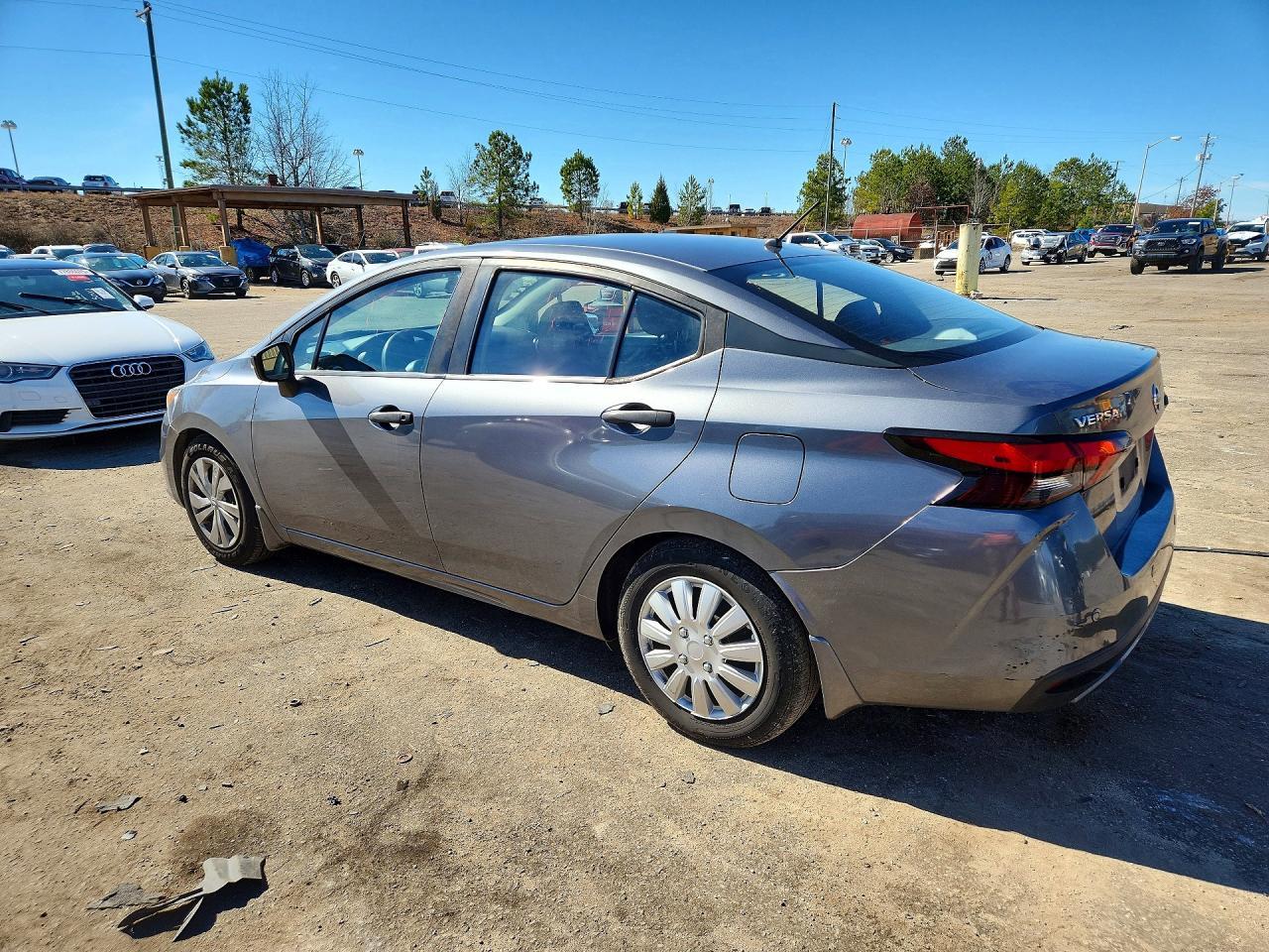 2020 Nissan Versa S - Фото 2