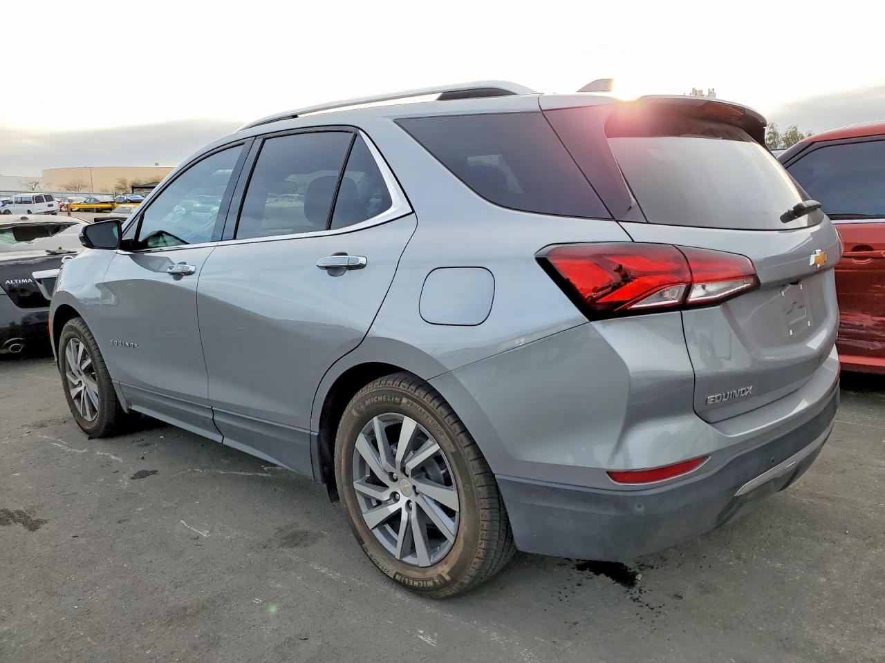 2023 Chevrolet Equinox Premier - Image 2