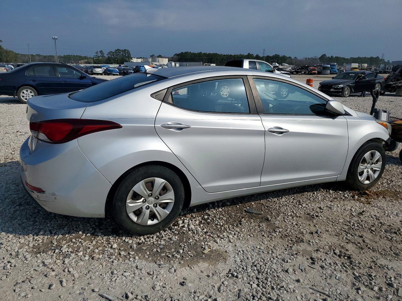 2016 Hyundai Elantra Se - Фото 3
