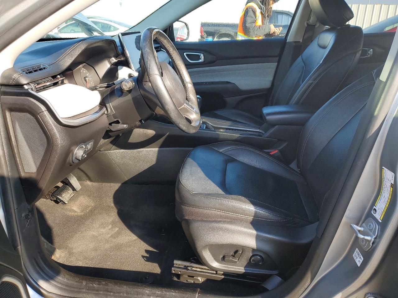 2022 Jeep Compass Latitude Lux - Image 7