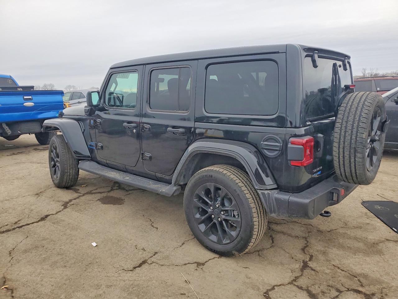 2025 Jeep Wrangler Sahara 4Xe - Image 2