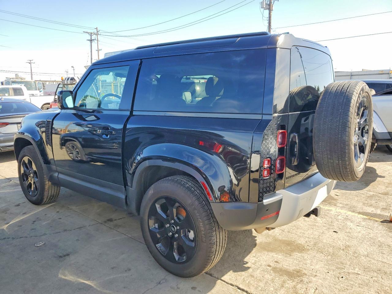 2022 Land Rover Defender 90 S - Фото 2