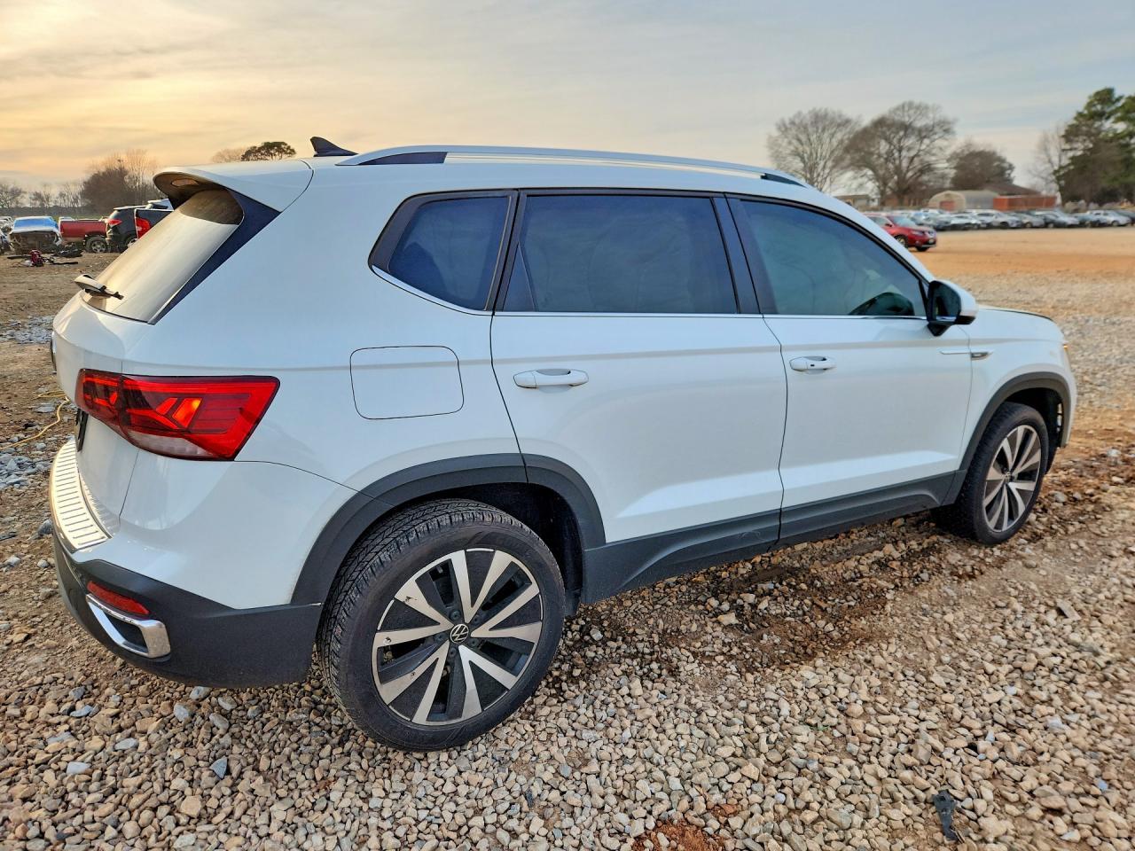 2024 Volkswagen Taos Se - Image 3