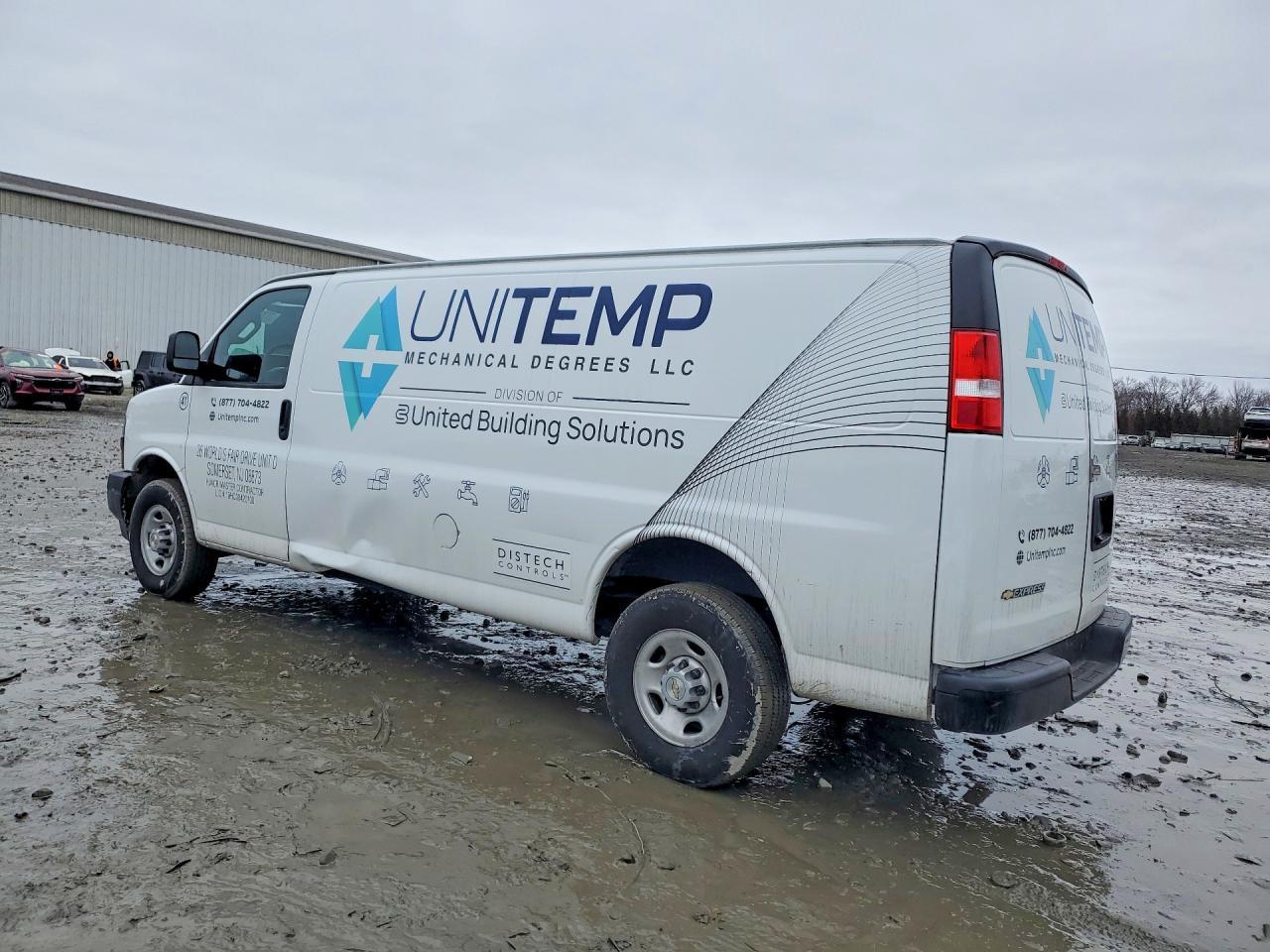 2024 Chevrolet Express G2500 - Фото 2