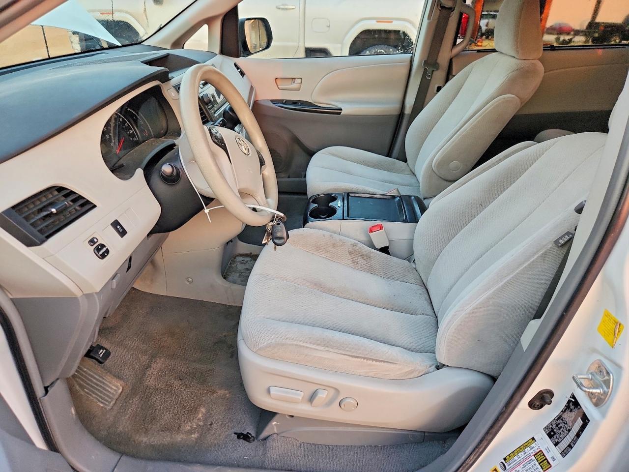 2011 Toyota Sienna Le - Image 7