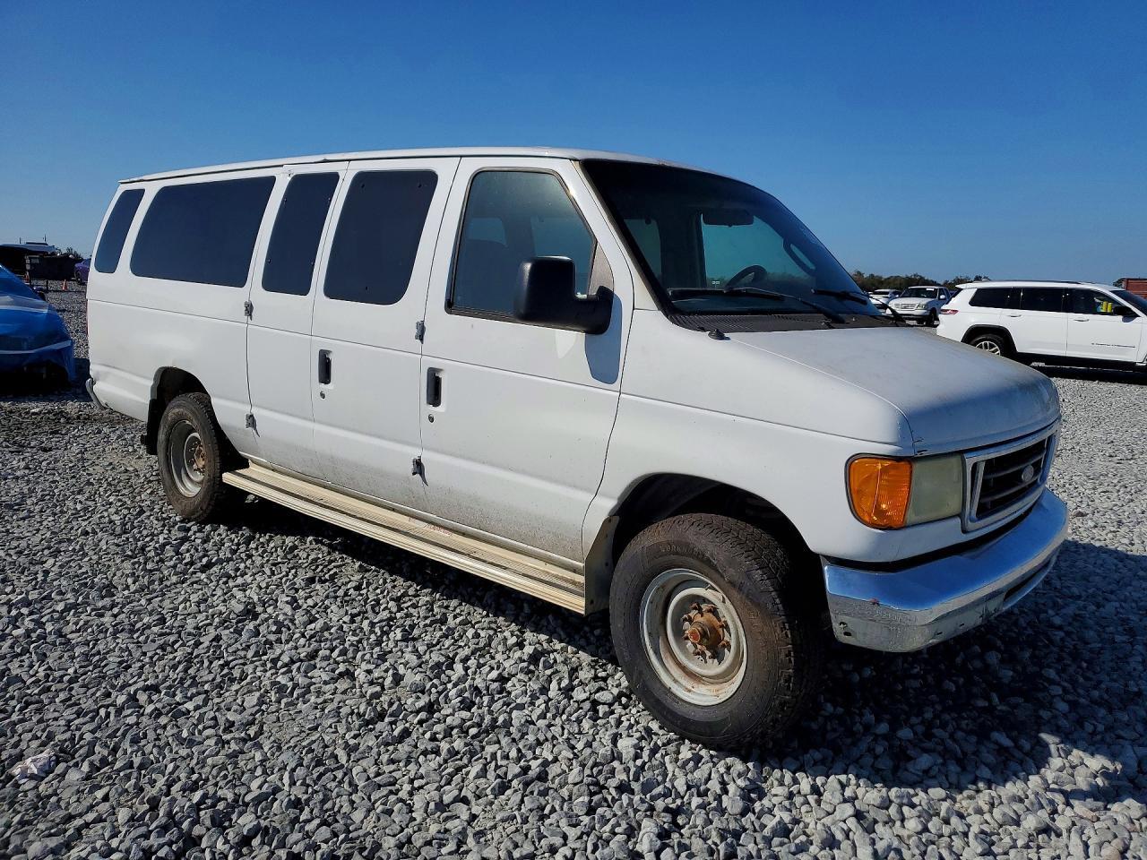 2007 Ford Econoline E250 Van - Image 4