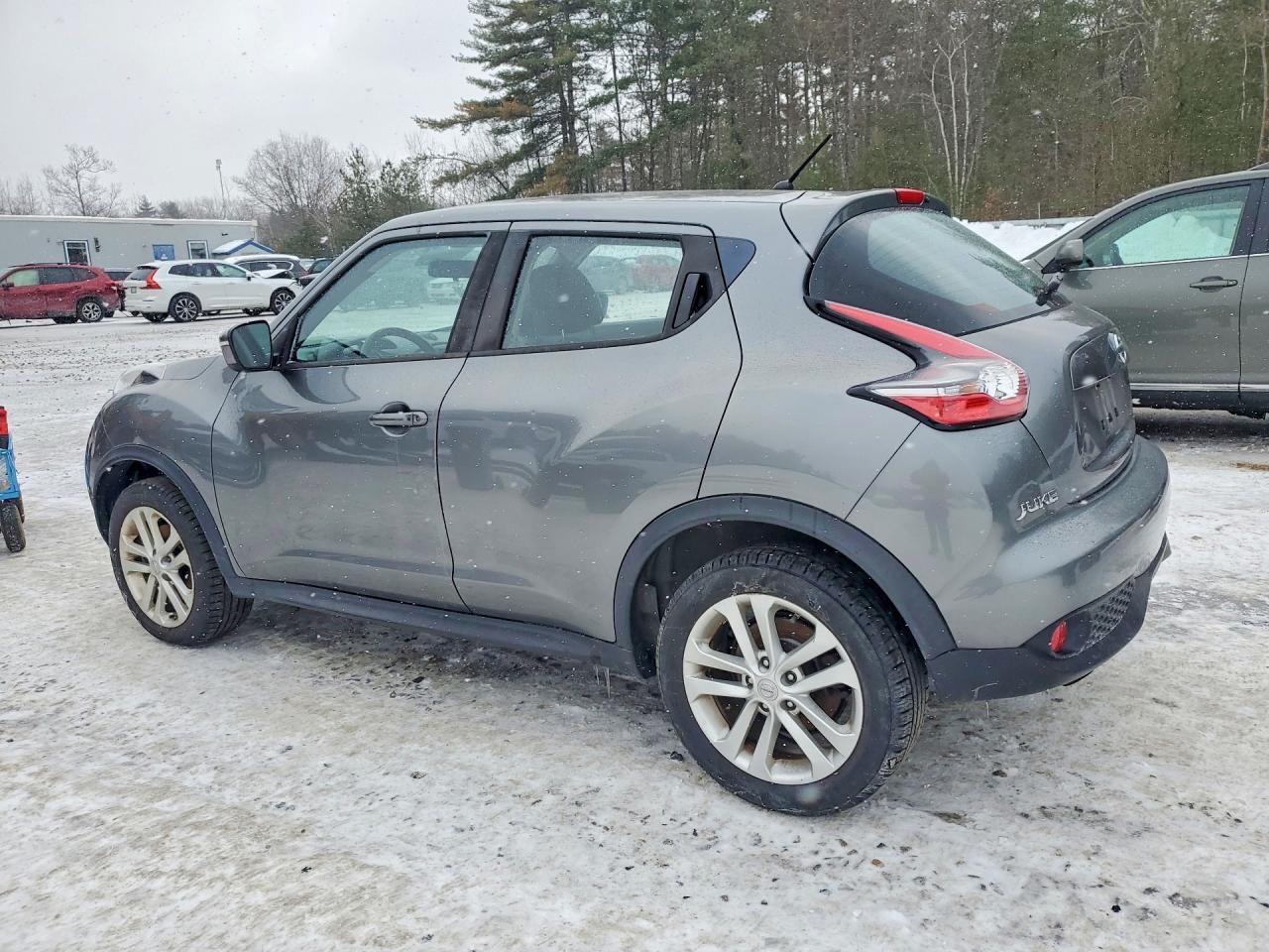 2016 Nissan Juke S - Image 2