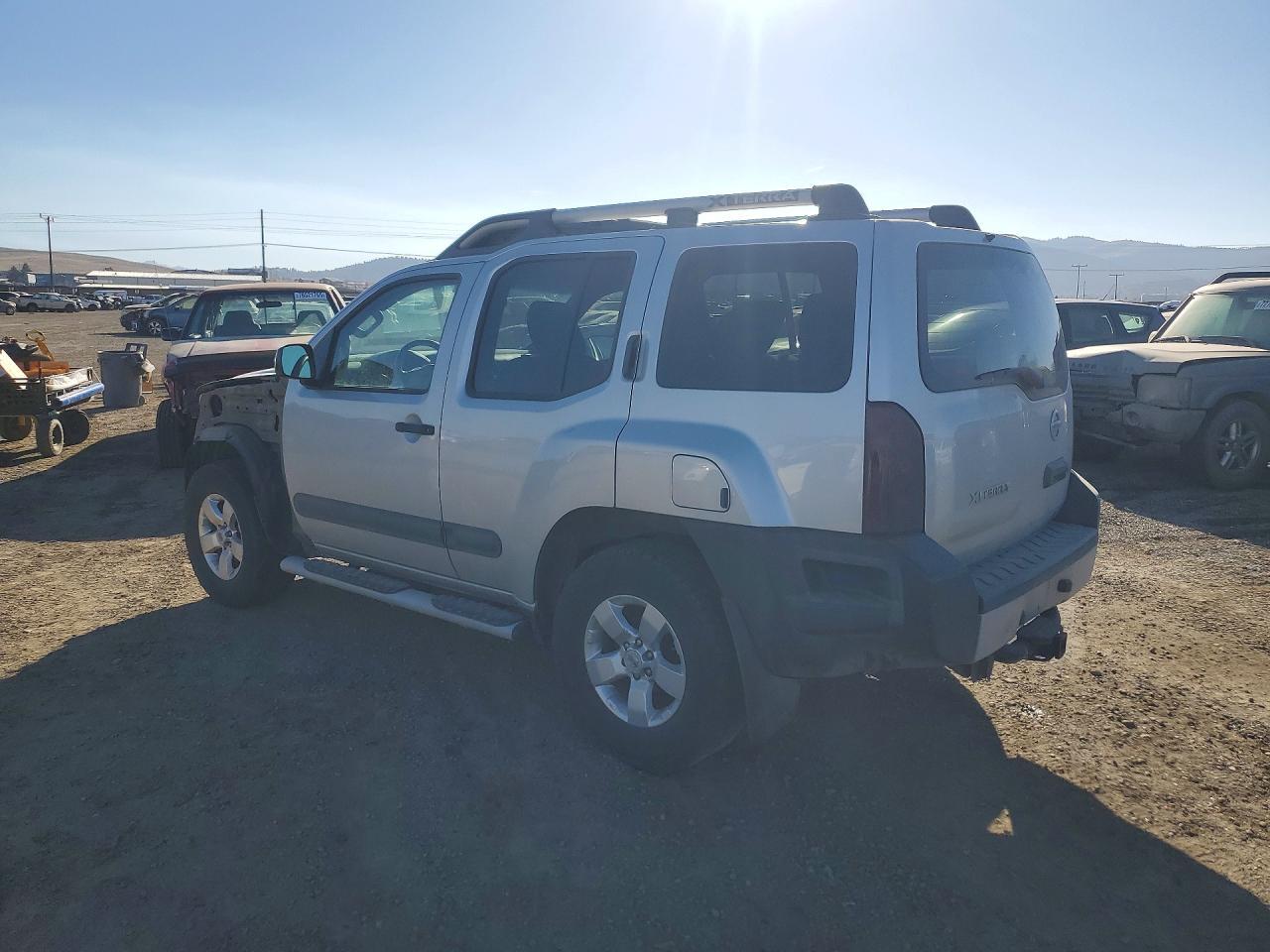 2013 Nissan Xterra X - Фото 2