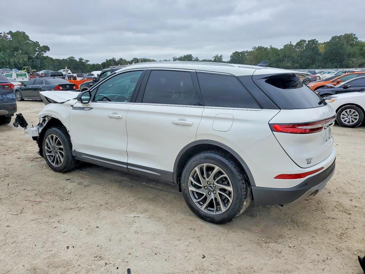 2022 Lincoln Corsair - Фото 2