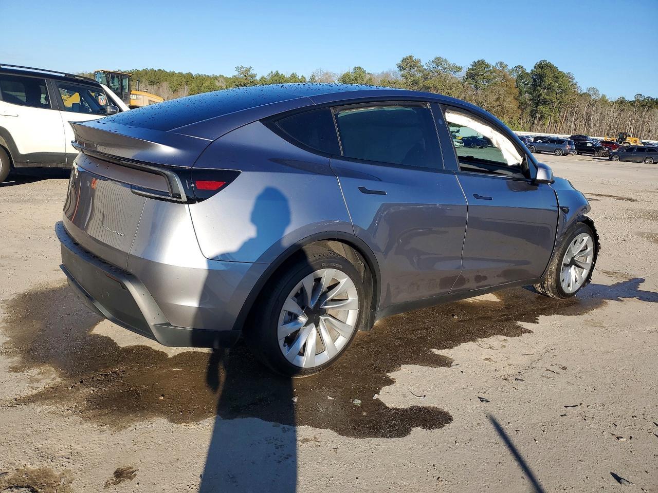 2026 Tesla Model Y - Фото 3