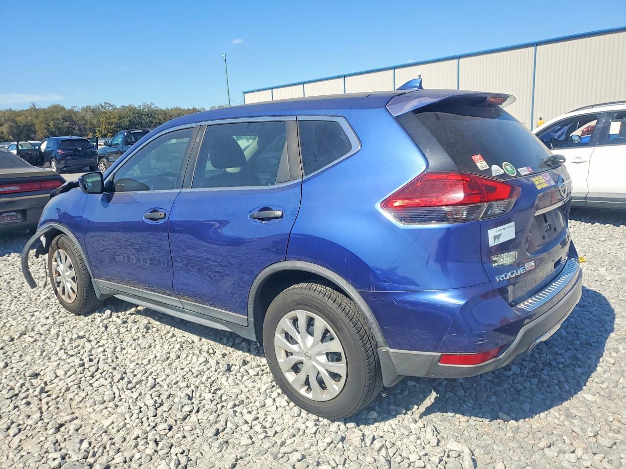2017 Nissan Rogue S - Фото 2
