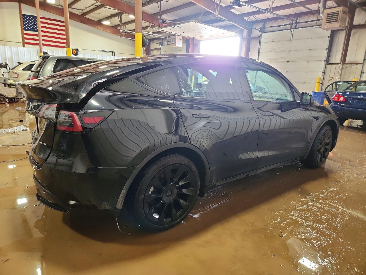2023 Tesla Model Y - Фото 3