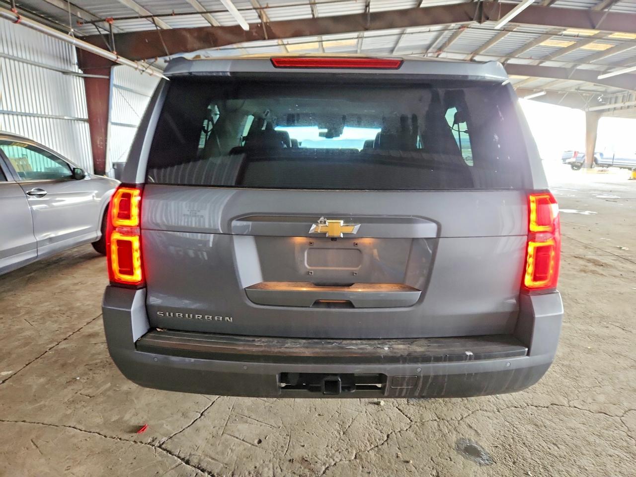 2019 Chevrolet Suburban C1500 Lt - Image 6