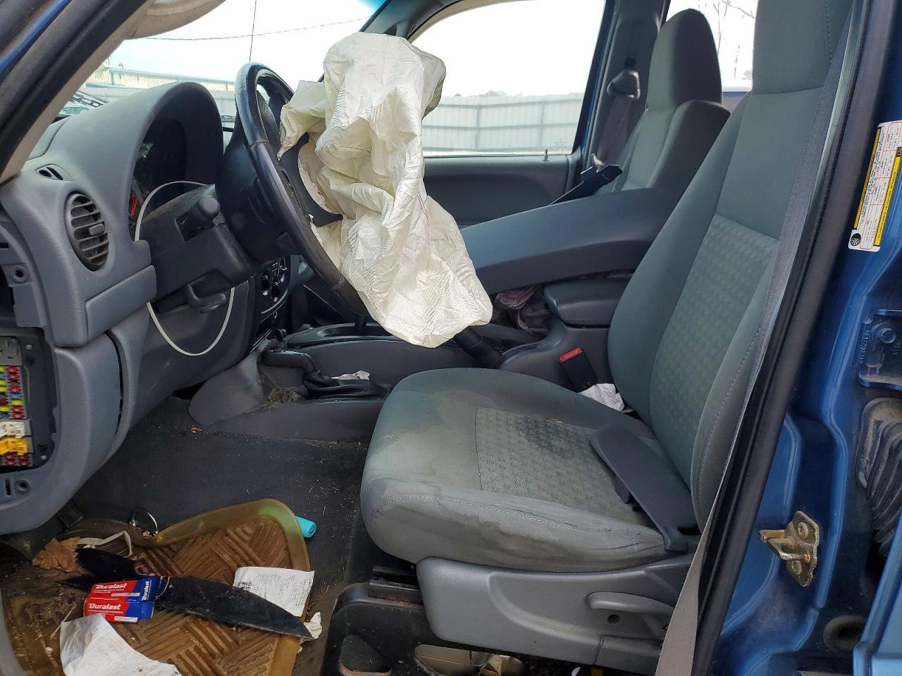 2005 Jeep Liberty - Image 7