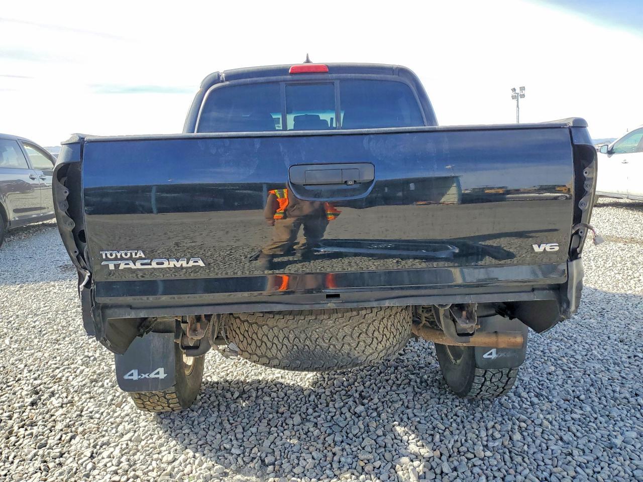 2015 Toyota Tacoma V6 - Image 6